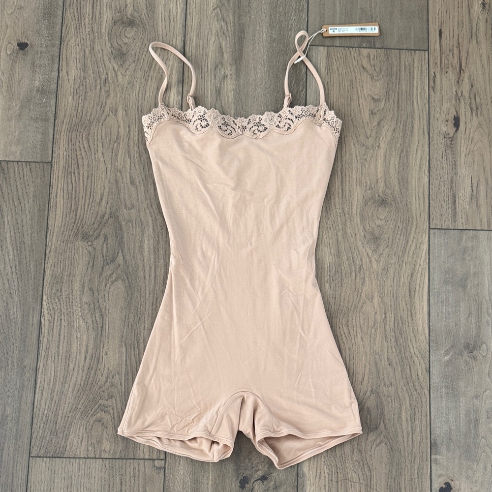 NWT Skims Fits Everybody Lace Onesie Clay XS